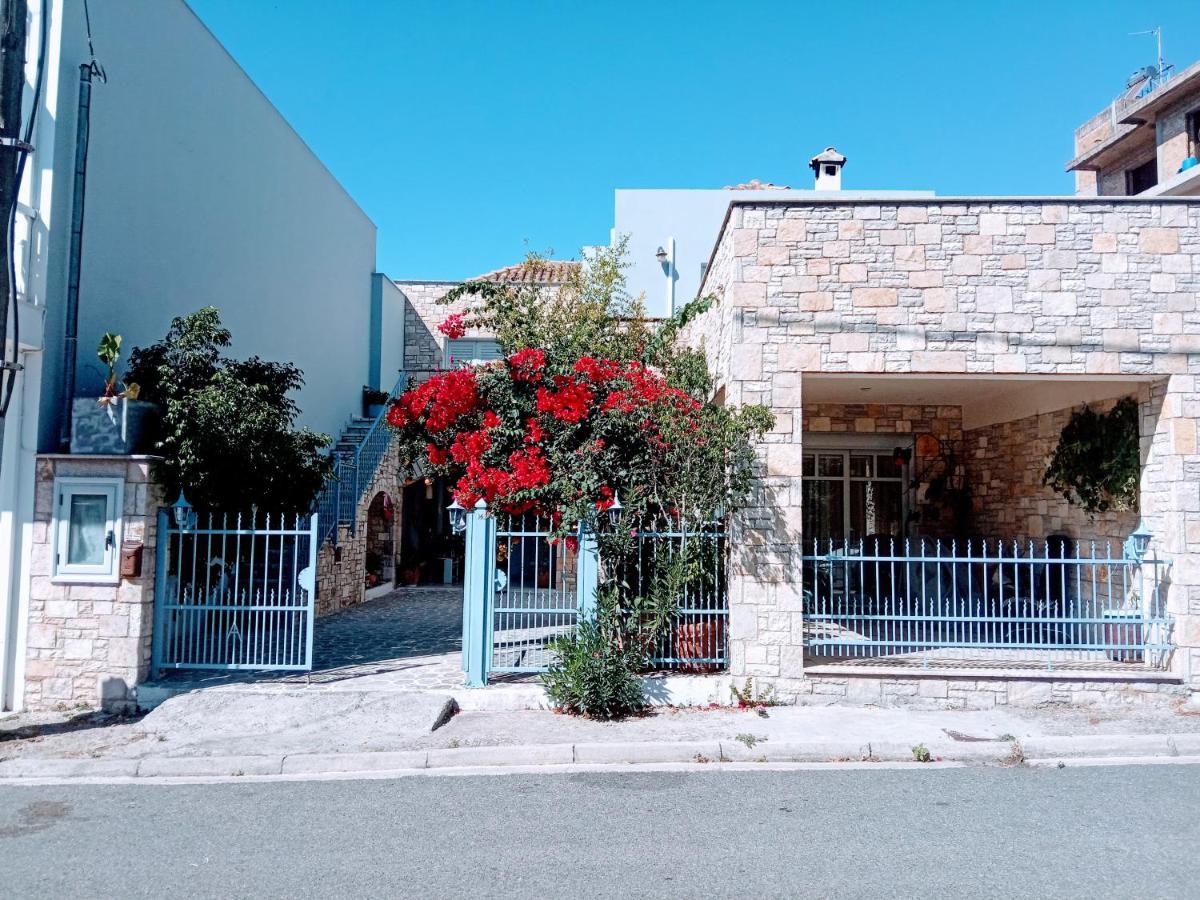 Апартаменти Πέτρινο Στη Θάλασσα Навпакт Екстер'єр фото