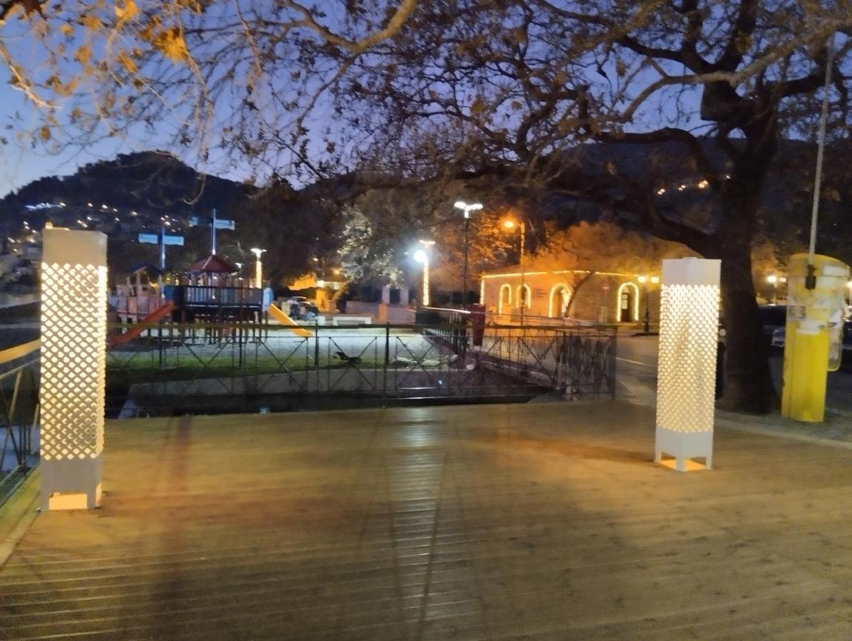 Апартаменти Πέτρινο Στη Θάλασσα Навпакт Екстер'єр фото