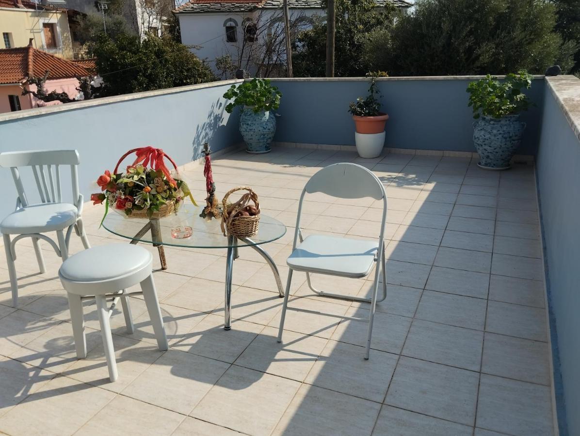 Апартаменти Πέτρινο Στη Θάλασσα Навпакт Екстер'єр фото