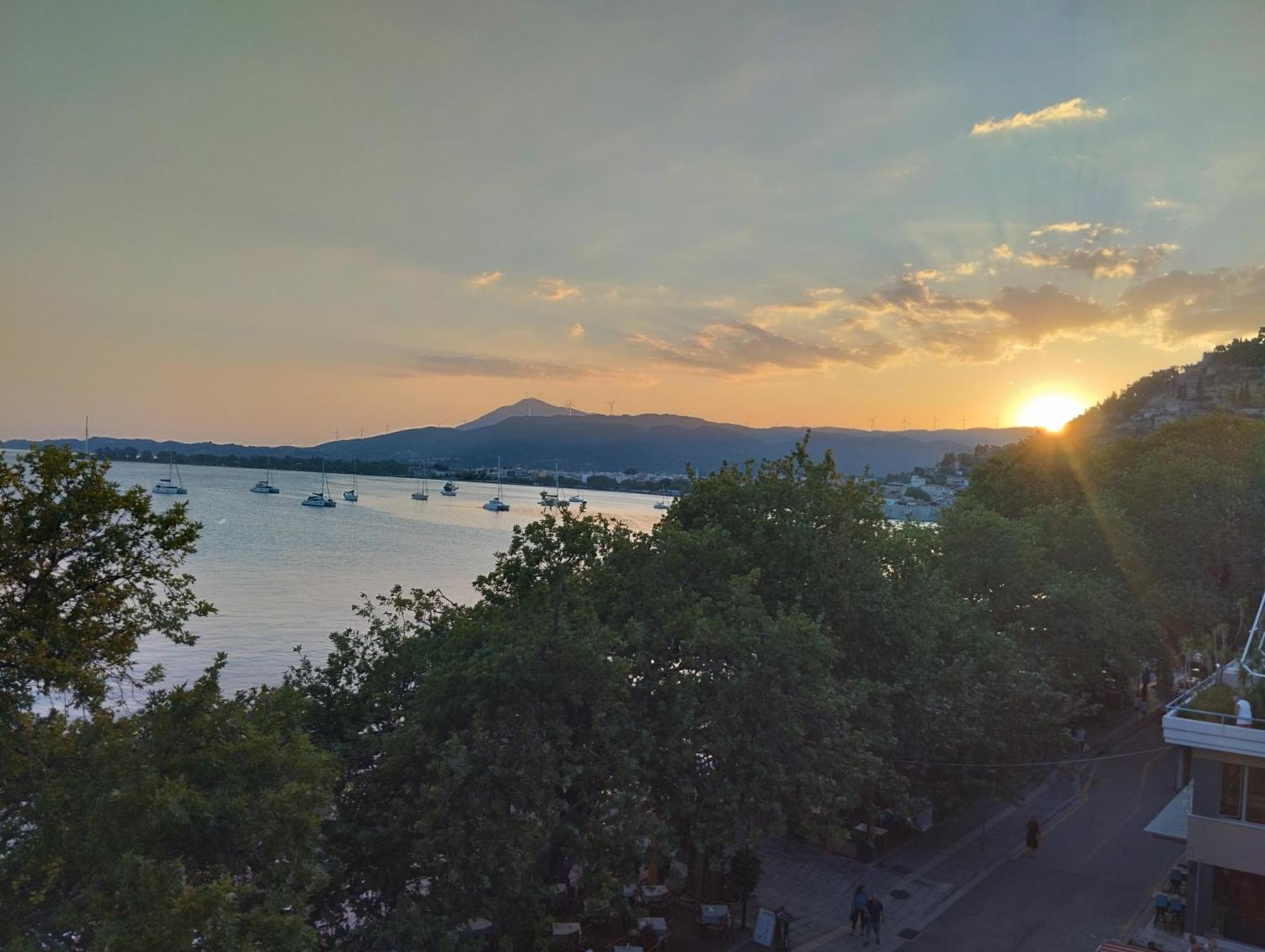 Апартаменти Πέτρινο Στη Θάλασσα Навпакт Екстер'єр фото
