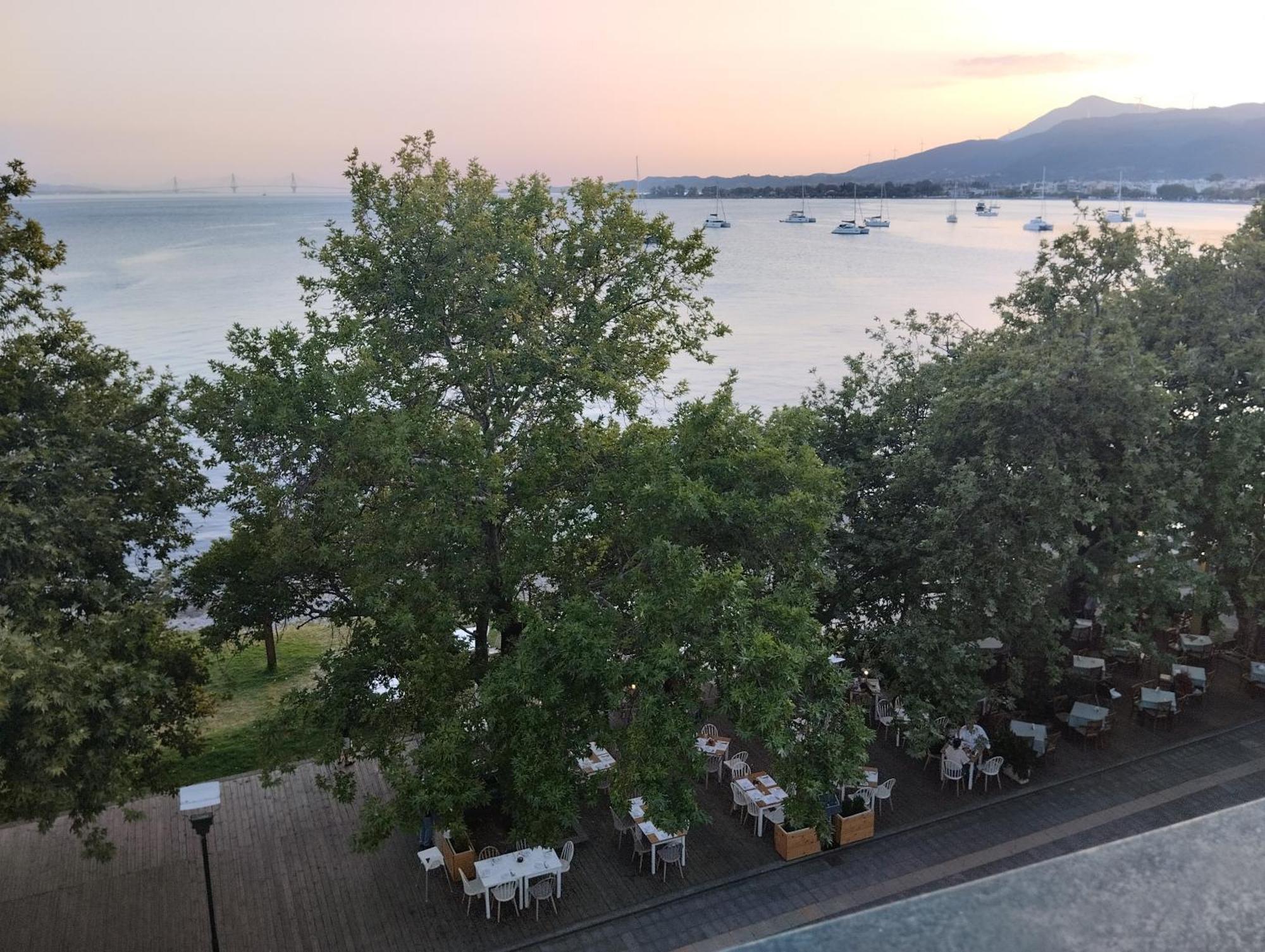 Апартаменти Πέτρινο Στη Θάλασσα Навпакт Екстер'єр фото